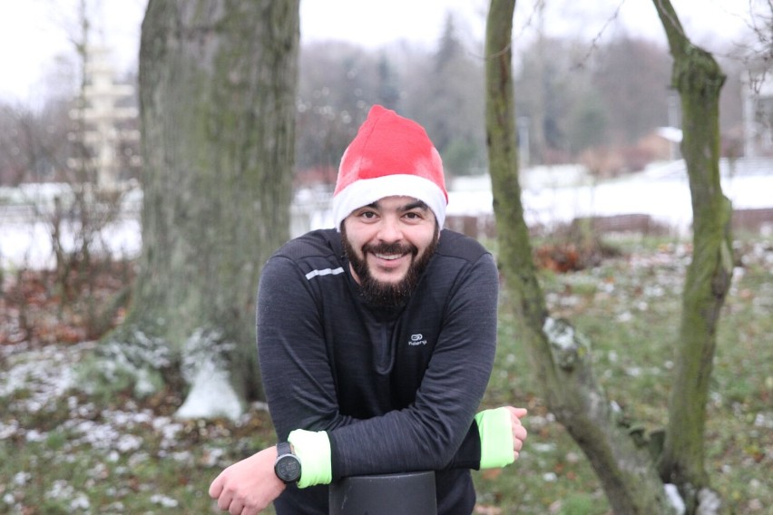 Mikołaje opanowały Park na Wyspie w Pile. To był wyjątkowy - już 72. Parkrun [ZDJĘCIA]