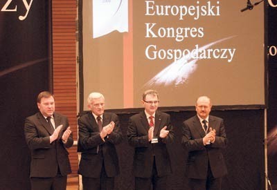 Ubiegłoroczny kongres otwierali wojewoda śląski Zygmunt Łukaszczyk, przewodniczący PE Jerzy Buzek, marszałek śląski Bogusław Śmigielski oraz prezydent Katowic Piotr Uszok