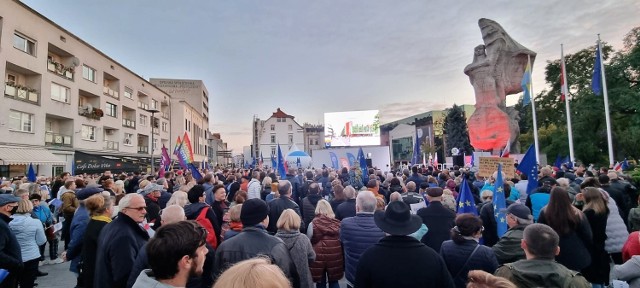 Opole zostaje w UE! Tłumy Opolan na manifestacji na placu Wolności