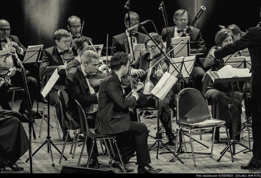 Kwidzyn: Jacek Wójcicki i orkiestra Le Quattro Stagioni w teatrze [ZDJĘCIA]