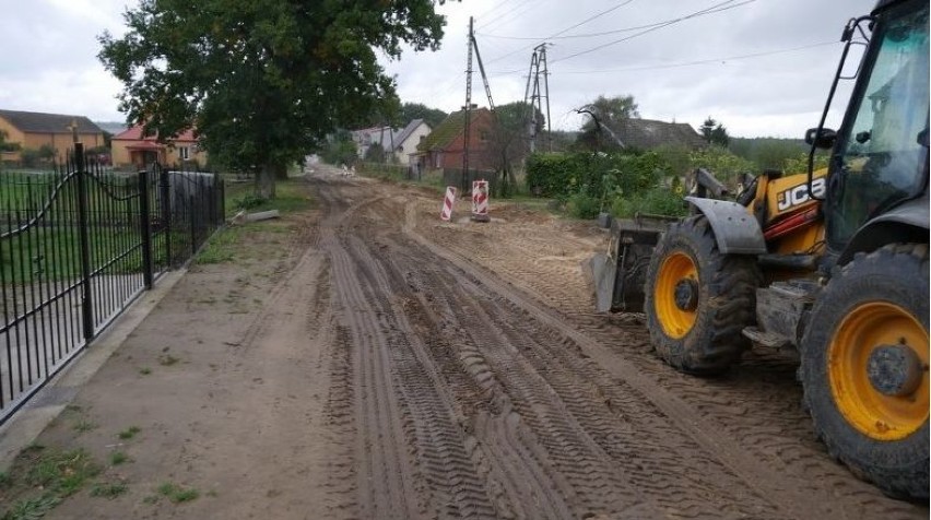Gmina Barwice buduje drogę w Sulikowie. Milionowa inwestycja [zdjęcia]