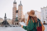 Polski Bałtyk alternatywą dla turystów z Europy? Kiwi.com sprawdza, które narodowości odwiedzają Polskę najtłumniej tego lata