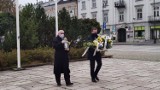 42. rocznica wyboru Karola Wojtyły na papieża w Piotrkowie: Prezydent Krzysztof Chojniak złożył kwiaty pod pomnikiem Jana Pawła II