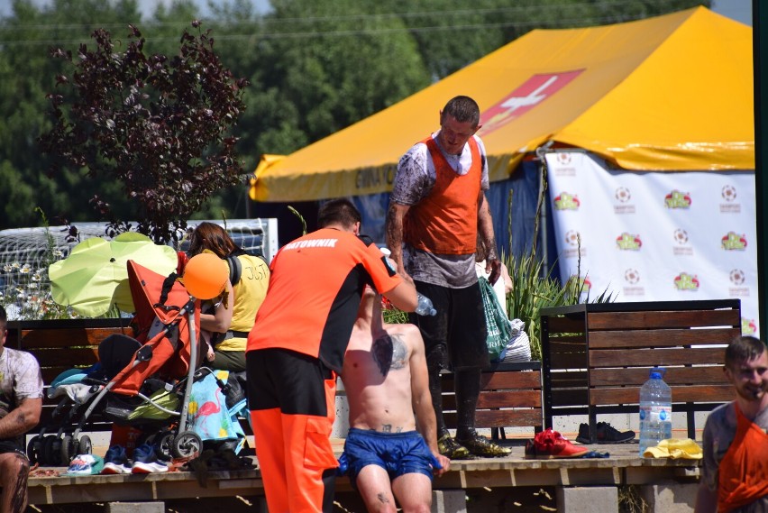 Plażowanie w Korycinie. Tak spędzaliście czas nad zalewem, gdy z nieba lał się żar