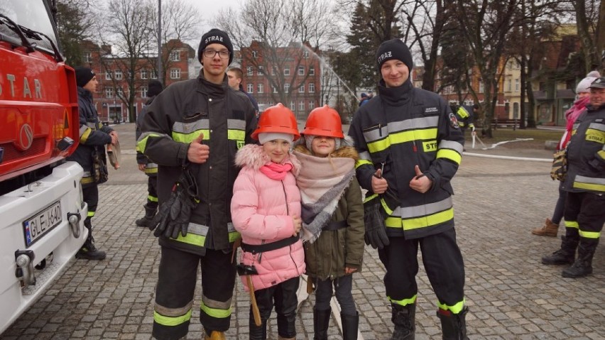 Lany poniedziałek w Lęborku. Strażacy z OSP sprawili mocne lanie! ZDJĘCIA