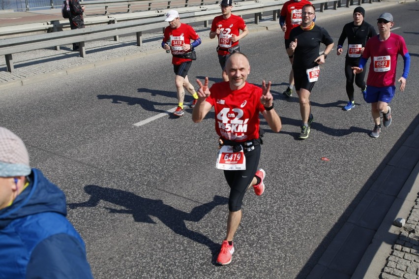 W galerii powyżej znajdują się mieszane zdjęcia z maratonu...