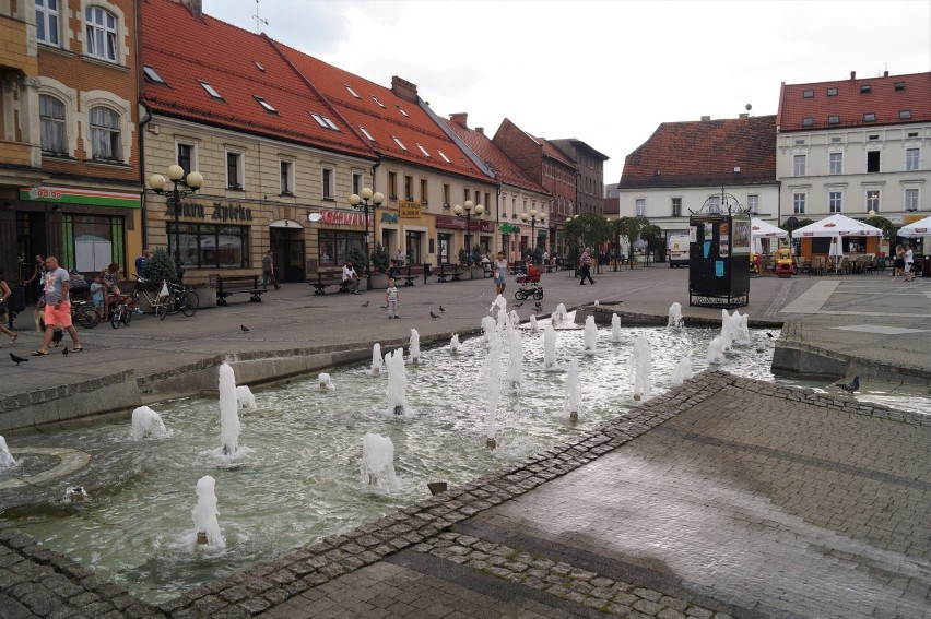 Mikołów: Kurtyna wodna i fontanna na rynku chłodzą mieszkańców ZDJĘCIA