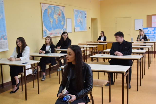 Rozpoczęły się matury. Dzisiaj, we wtorek, 7 maja, uczniowie przystąpili do pierwszego z serii egzaminów:  z języka polskiego.  W I Liceum Ogólnokształcącym w Zduńskiej Woli maturę zdaje 155 uczniów.