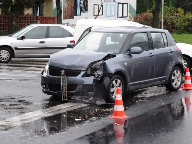 Wypadek w Jarocinie: Zderzenie trzech samochodów. Sprawca uciekł z miejsca zdarzenia