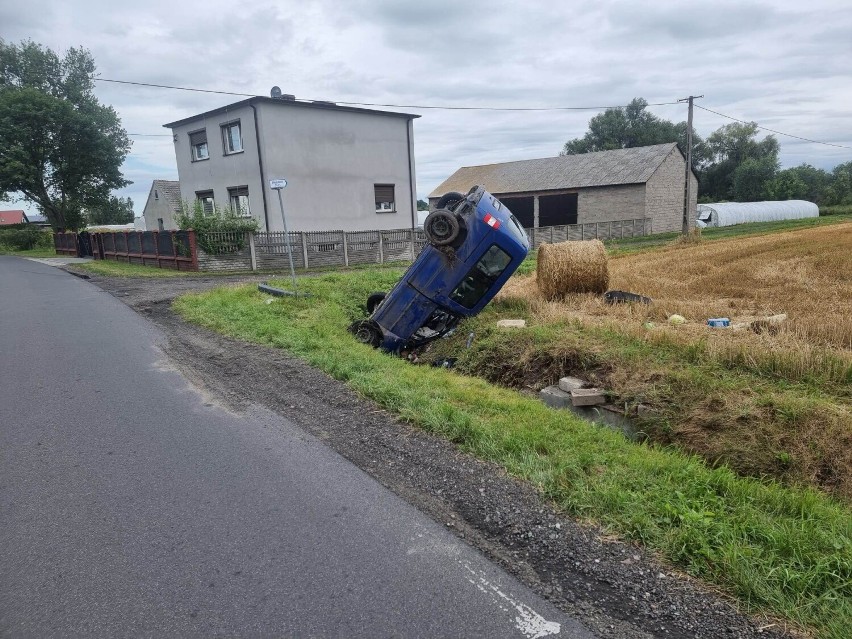 Dachowanie w Skarszewku. Kierowca był pod wpływem alkoholu. ZDJĘCIA