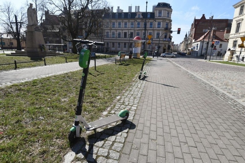 W Toruniu można korzystać z hulajnóg elektrycznych Lime i...