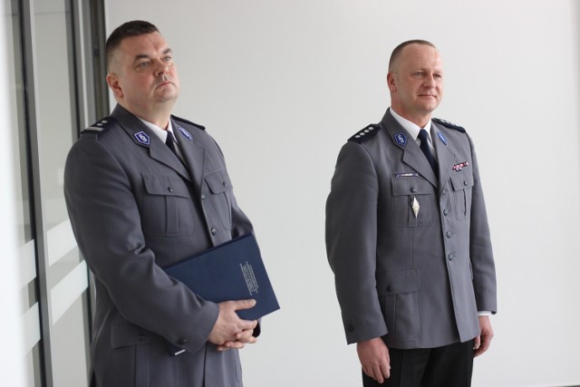 Od lewej: nowy komendant Dariusz Urbanik i odchodzący szef zakopiańskiej policji, Józef Łukasik