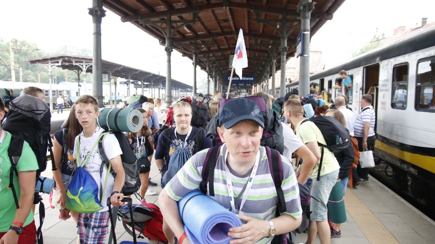 Ponad 2 tysiące młodych Opolan pojechało do Krakowa na ŚDM już w poniedziałek.