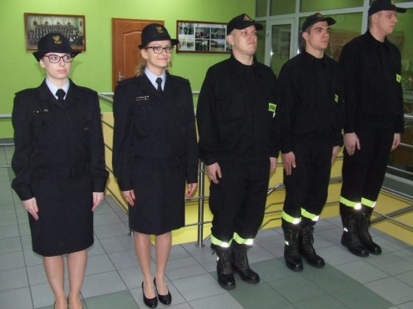 Do Państwowej Straży Pożarnej w Ostrowie Wielkopolskim dołączyło 5 nowych strażaków