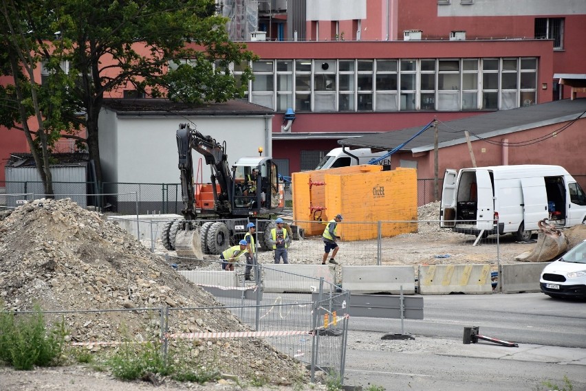 Skrzyżowanie ulicy Katowickiej z Bohaterów Monte Cassinow w...