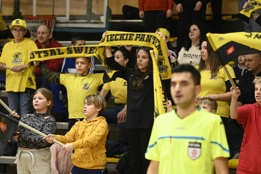 Kibice na meczu Futsal Świecie – Wenecja Pułtusk. Zobacz zdjęcia