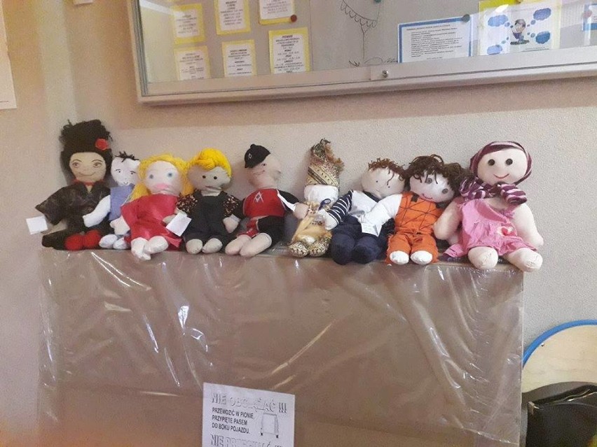 Szmaciane lalki na ratunek dzieciom. Charytatywna akcja dla UNICEF w Szkole Podstawowej nr 1 w Witkowie