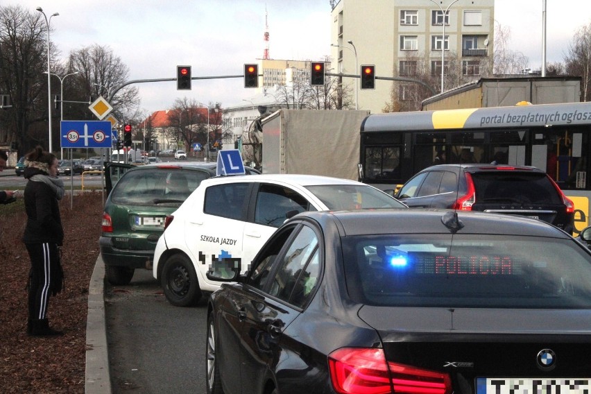 Potrójna kolizja z nauką jazdy w Kielcach [WIDEO, zdjęcia]