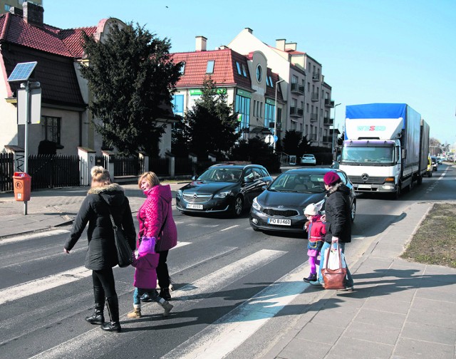 Na przejściu przy ulicy Grudziądzkiej na wysokości Jeśmanowicza zginął 87-letni mężczyzna. Niedawno zainstalowano tam aktywne oznakowanie, które miało poprawić bezpieczeństwo pieszych.