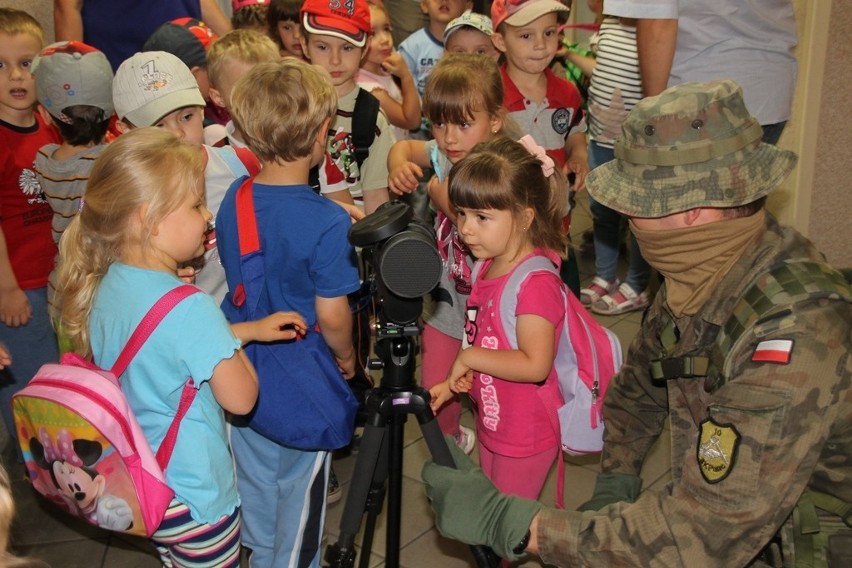 Świętoszów: W 10 Brygadzie Kawalerii Pancernej odbył się Dzień Otwarty. Jednostkę odwiedziły dzieci