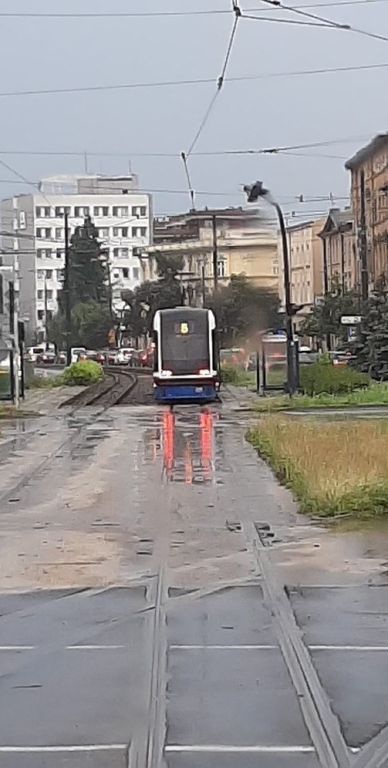 IMGW od rana ostrzegała przed możliwymi burzami w...