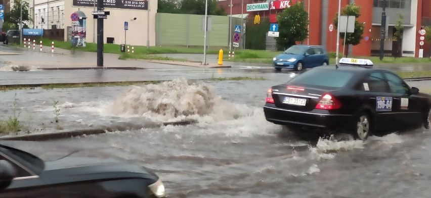 IMGW od rana ostrzegała przed możliwymi burzami w...