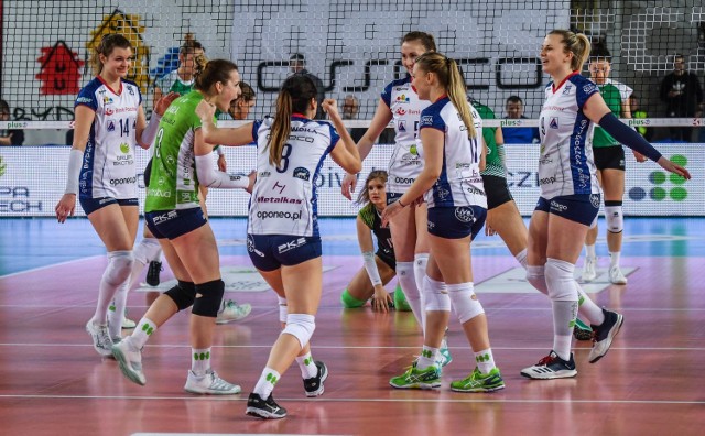 W ostatniej kolejce Ligi Siatkówki Kobiet Bank Pocztowy Pałac Bydgoszcz pokonał #Volley Wrocław 3:0 (25:13, 25:19, 25:20). Bydgoszczanki zakończyły sezon zasadniczy na szóstej lokacie. W pierwszej rundzie play off rywalkami pałacanek będzie ŁKS Łódź.

Na kolejnych stronach zdjęcia kibiców oraz fotki z meczu>>>