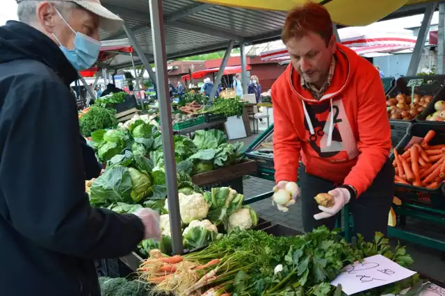 Targowisko miejskie w Bełchatowie, ceny warzyw i owoców, 28.05.2021
