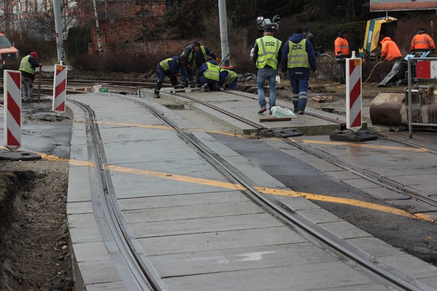 Zobacz, gdzie wyremontowano torowiska we Wrocławiu. Tu będzie się jechać jak po maśle (ZDJĘCIA)