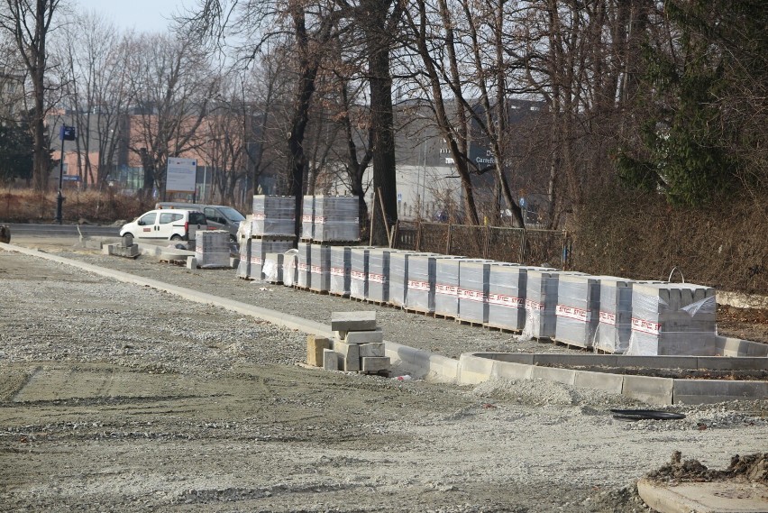 Prace nad przebudową nyskie go węzła komunikacyjnego idą...