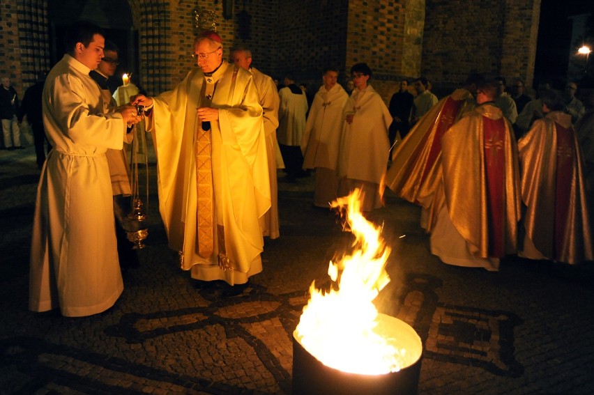 Liturgia Wigilii Paschalnej w poznańskiej Katedrze