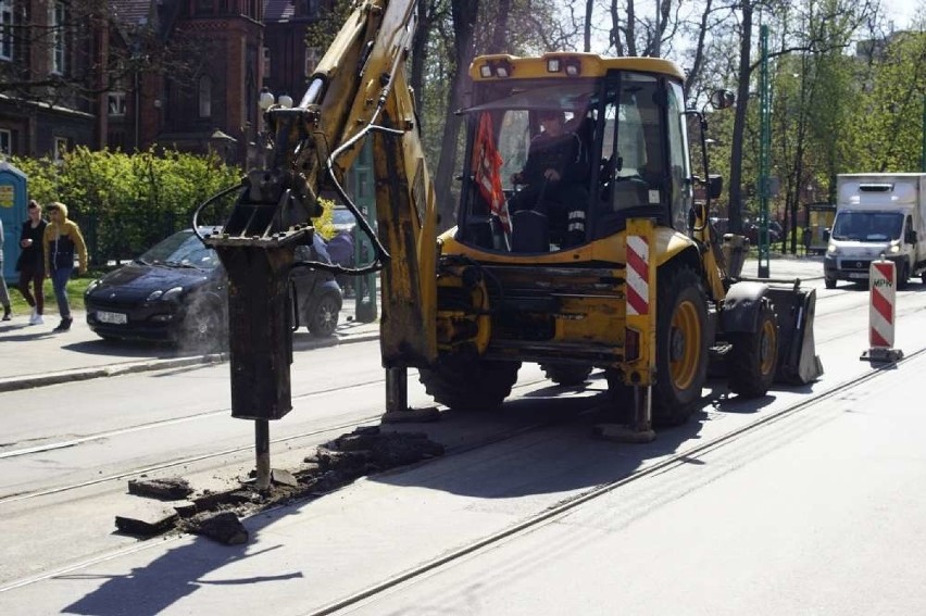 Do końca kwietnia MPK chce się uporać z naprawami torowiska...