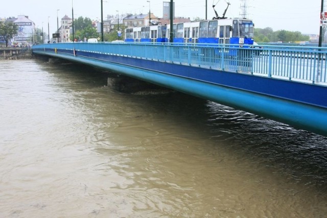 Krak&oacute;w, godzina 13. Most Powstańc&oacute;w Śląskich. Fot. Wiesiek Stempak