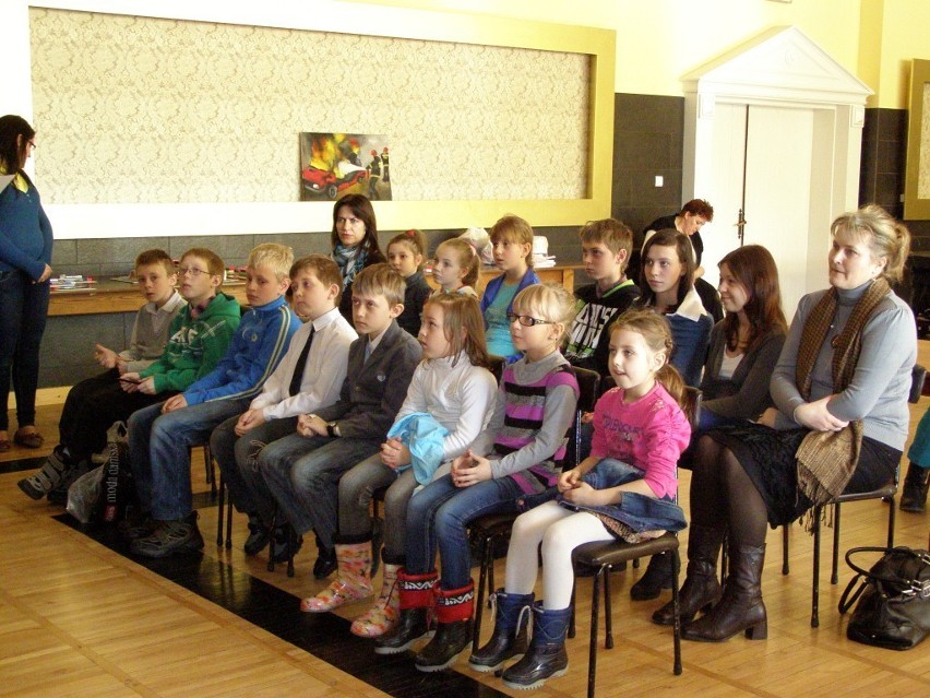Wiedzą jak chronić się przed czadem - gminny konkurs plastyczny w Chmielnie