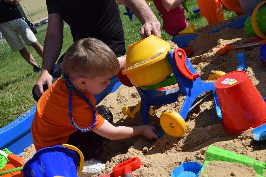 Dzień Dziecka w Fun&Play w Sieradzu. Na przedszkolaki czekały występy w wykonaniu rodziców