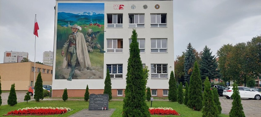 Nowy mural w Nowym Sączu. Ozdobił ścianę jednej ze szkół