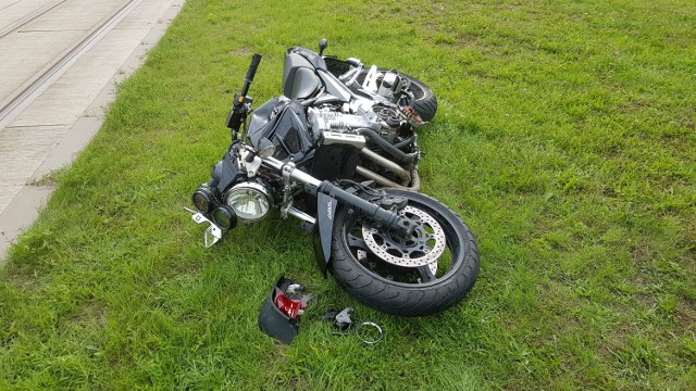 Wypadek motocyklisty na Retkini