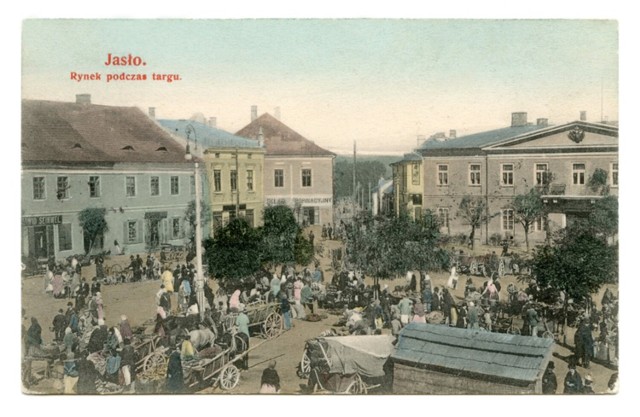 Rynek jasielski podczas targu na pocztówce z 1905 r.