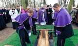 Ostatnia droga ks. Jerzego Buxakowskiego. W pogrzebie wzięło udział 8 biskupów