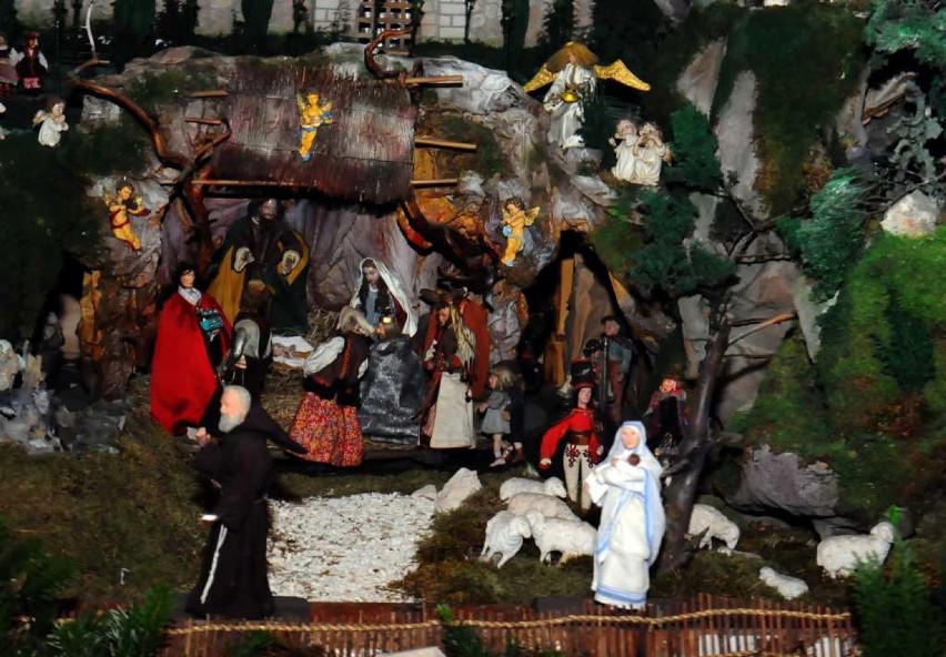 Szopki bożonarodzeniowe w krakowskich kościołach. Robią wrażenie! [ZDJĘCIA]