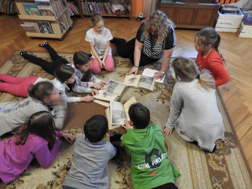 Biblioteka w Pruszczu: DKK rozmawia o książce noblistki Olgi Tokarczuk