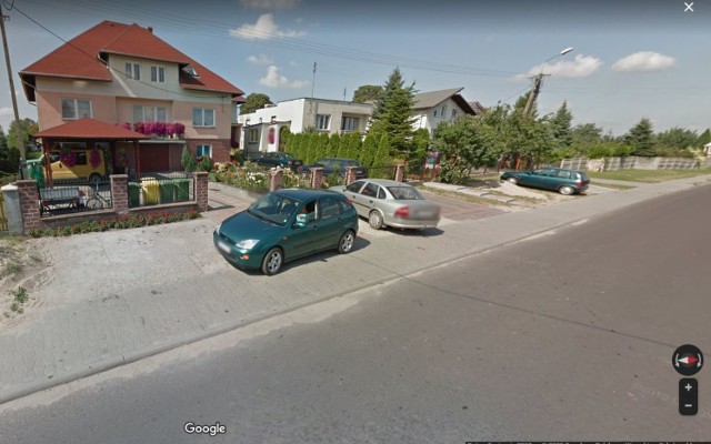 Przyłapani przez Google Street View na ulicach Bobrowa