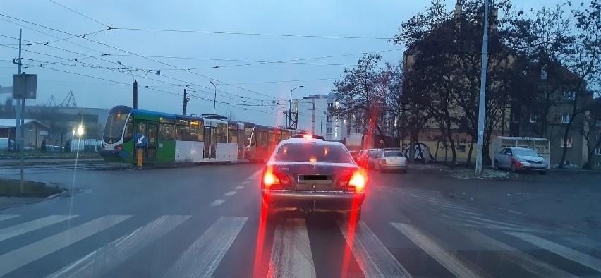 Kłopoty kierowców na Drzetowie w Szczecinie. W zatorach stoją nawet tramwaje