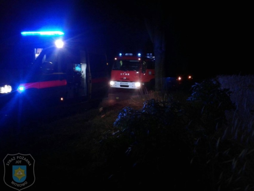 Wypadek na drodze do Skorzęcina. Samochód uderzył w drzewo 