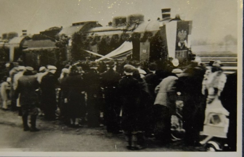 1 marca 1933 roku otwarto uroczyście odcinek Karsznice -...