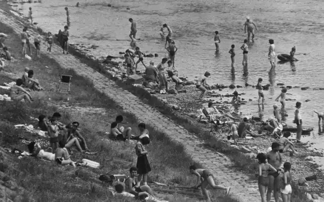 Przemyśl. Plaża nad Sanem: autor: R. Pawłowski. Rok 1987.