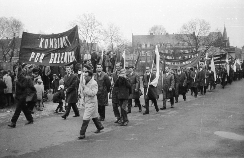 Pierwszomajowy pochód w Goleniowie w 1970 r.