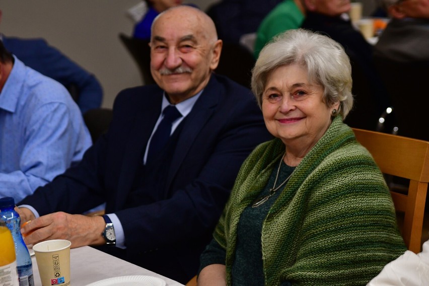 Kartuscy emeryci świętowali Dzień Babci i Dziadka w Kaszubskim Dworze