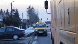 Wypadek w Steklinie. Ciężarówka wjechała do rowu i potrąciła kobietę