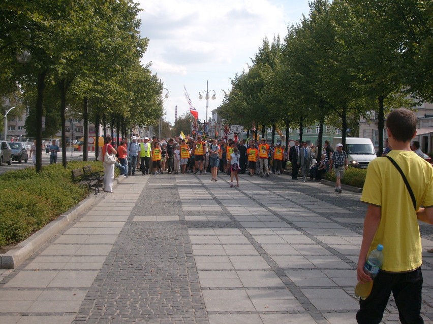 Pielgrzymi na odpuście Matki Boskiej Szkaplerznej [ZDJĘCIA]